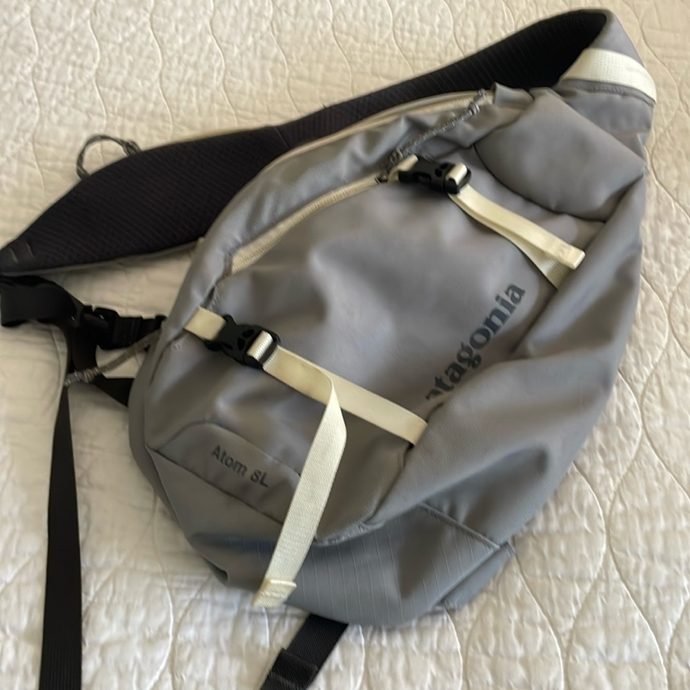 Patagonia Atom 8L crossbody bag